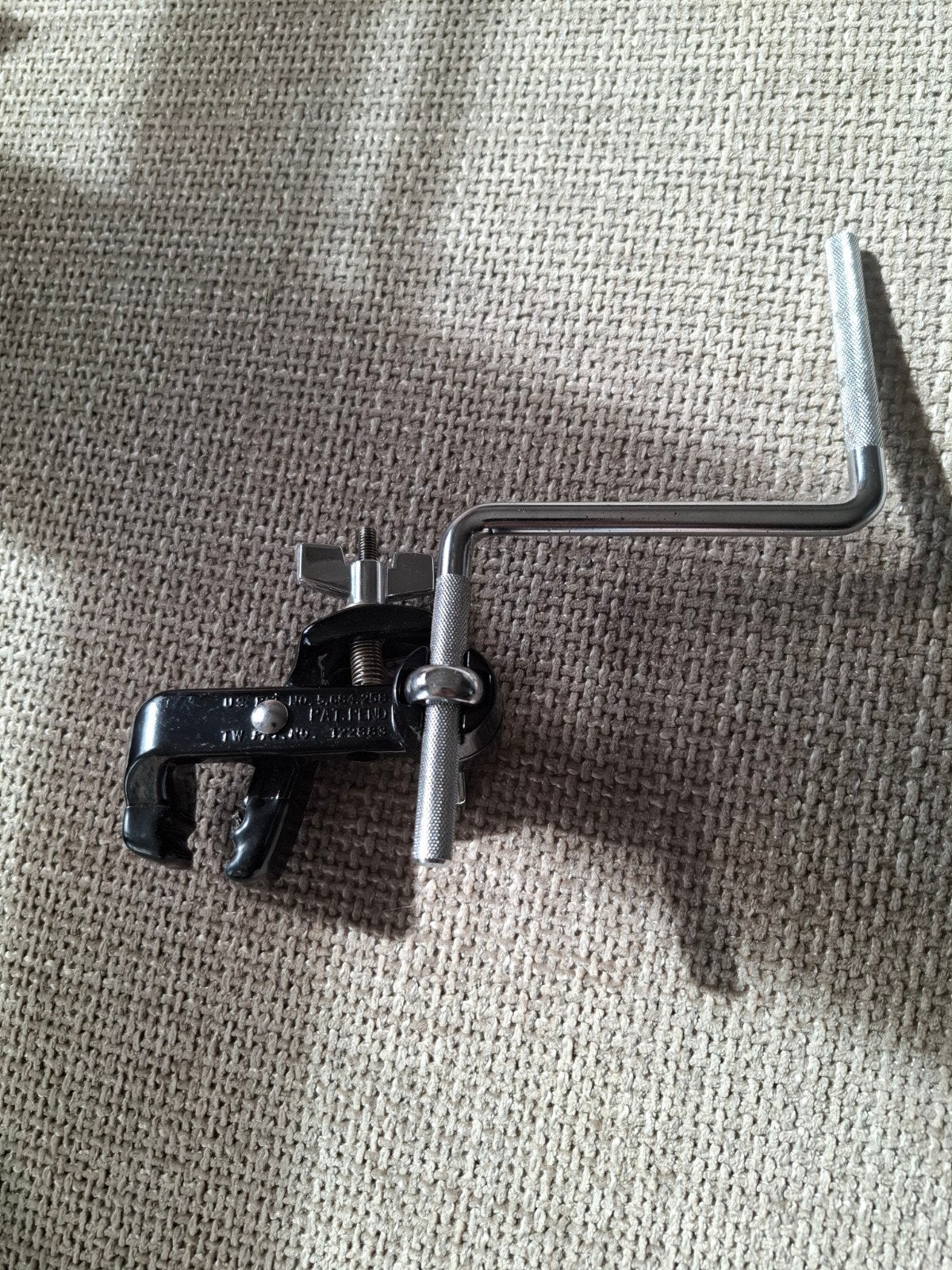 pince pour monter quelque chose de plus sur votre batterie, Musique & Instruments, Enlèvement ou Envoi, Comme neuf, Batterie ou Percussions