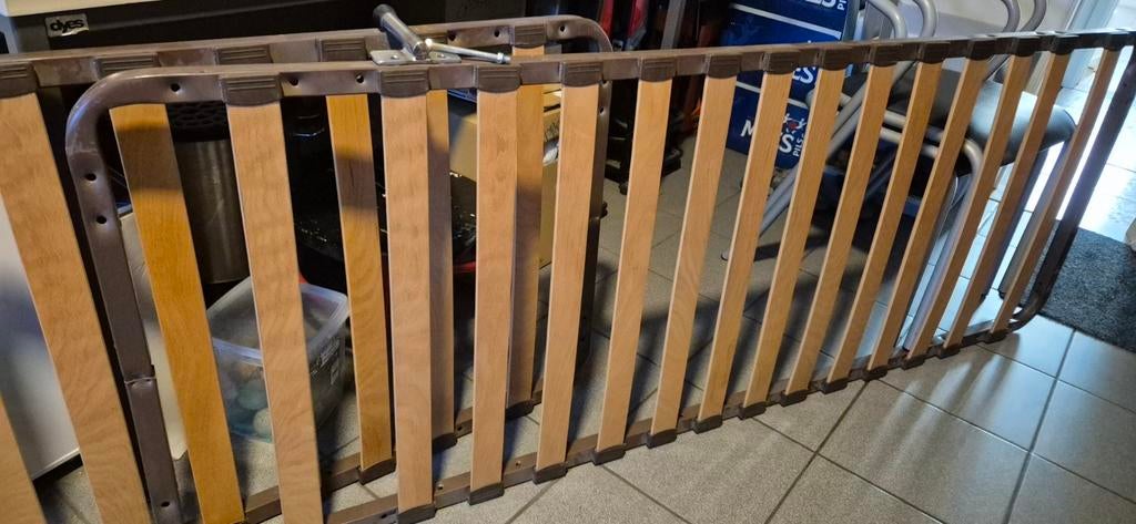 Stevige eenpersoons bedframes, met te monteren pootjes, Ophalen, Eenpersoons