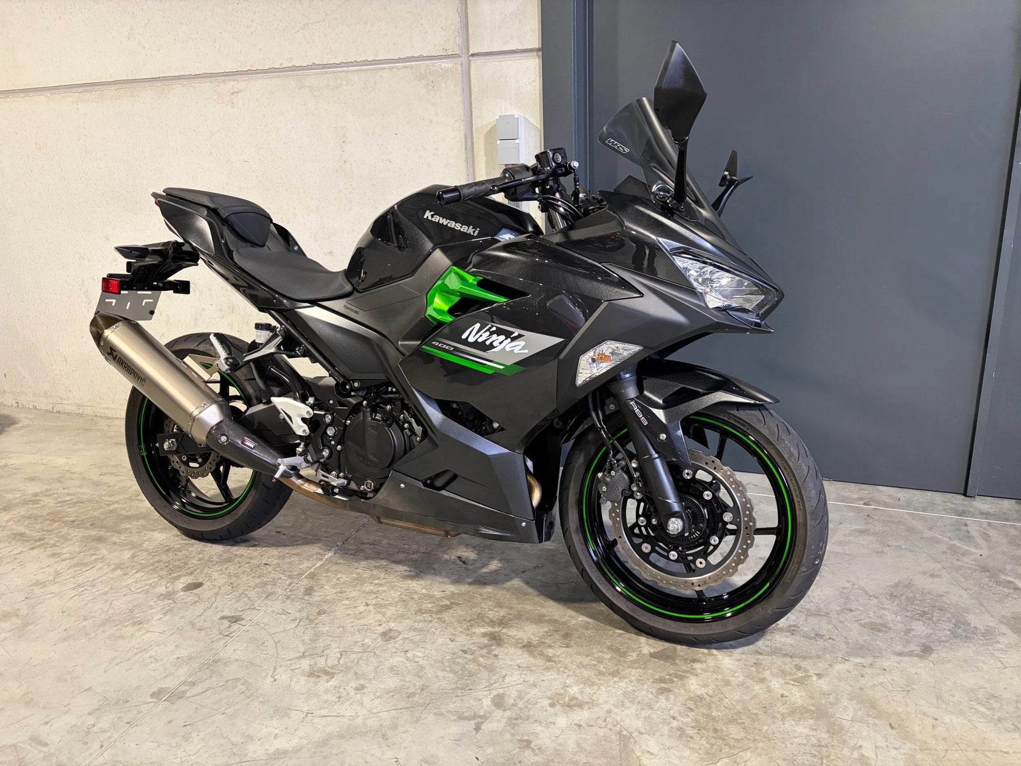Kawasaki Ninja 400 met Akrapovic, perfect voor A2 (bj 2023), Motoren, 400 cc, Bedrijf, Super Sport, 12 t/m 35 kW