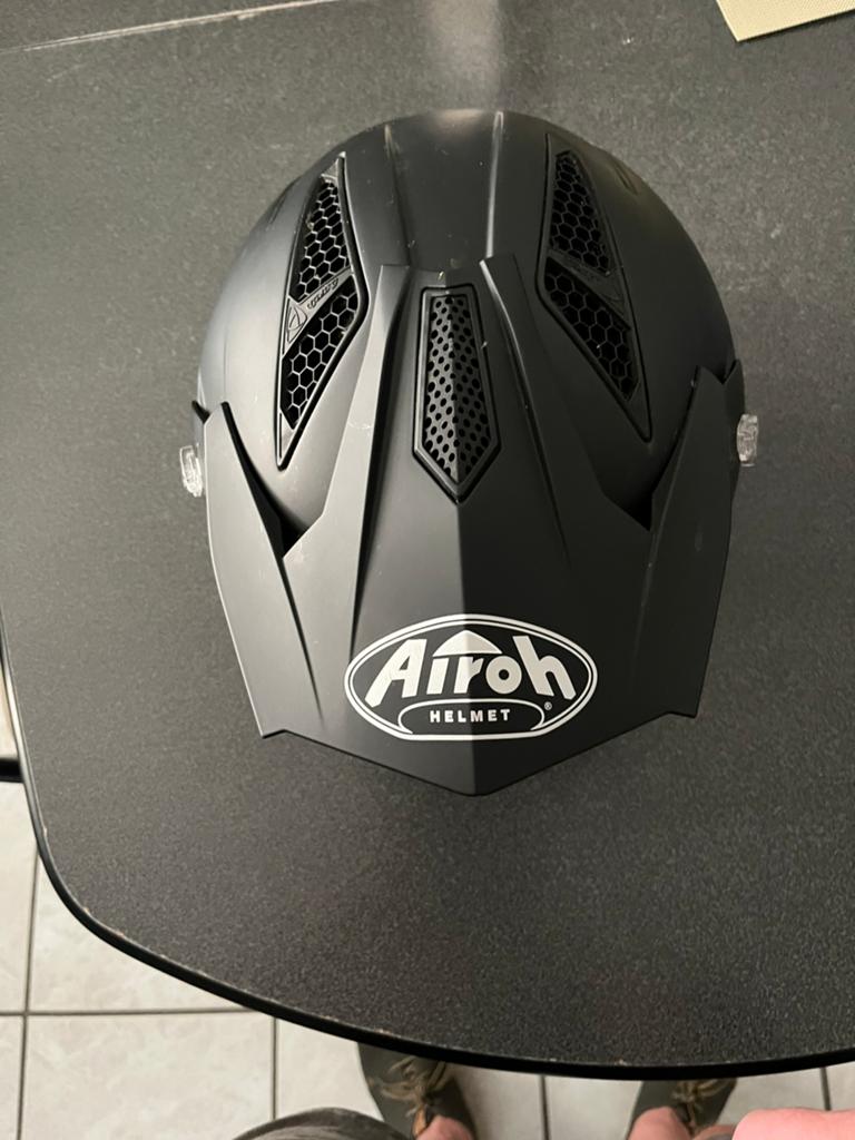 Airoh maat m, Fietsen en Brommers, Brommerhelmen, Ophalen of Verzenden, Zo goed als nieuw
