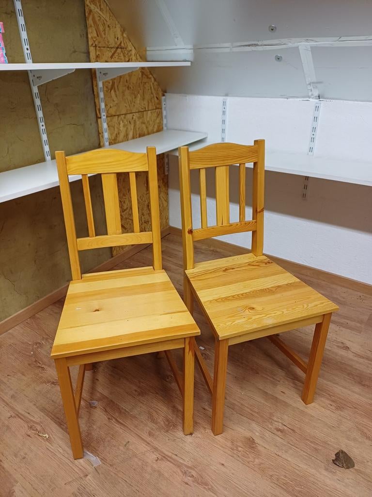 Twee houten eetkamerstoelen, Enlèvement, Deux