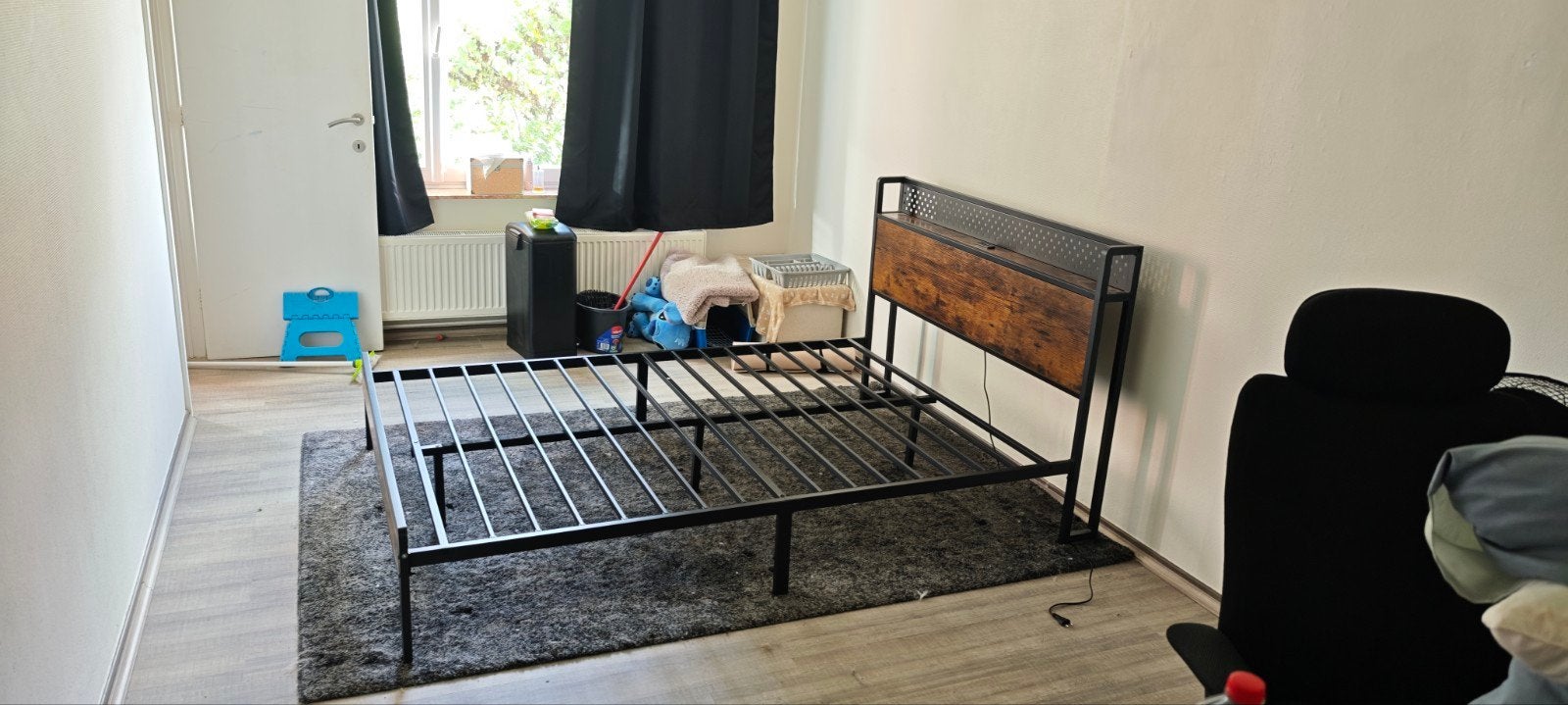 industrieel bed frame 140cm op 200cm dringend weg!!!, Maison & Meubles, Enlèvement