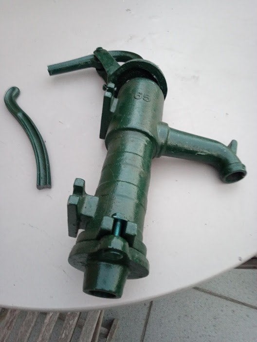 handwaterpomp in gietijzer 25€., Jardin & Terrasse, Pompes à eau, Enlèvement, Neuf, Manuelle, Pompe pour citernes d'eau de pluie