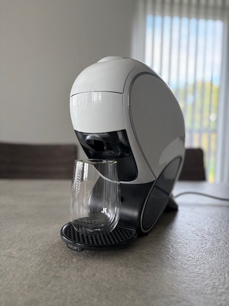 Krups Koffiemachine NESCAFÉ Dolce Gusto NEO wit, Ophalen, Gebruikt, Koffiemachine, Koffiepads en cups