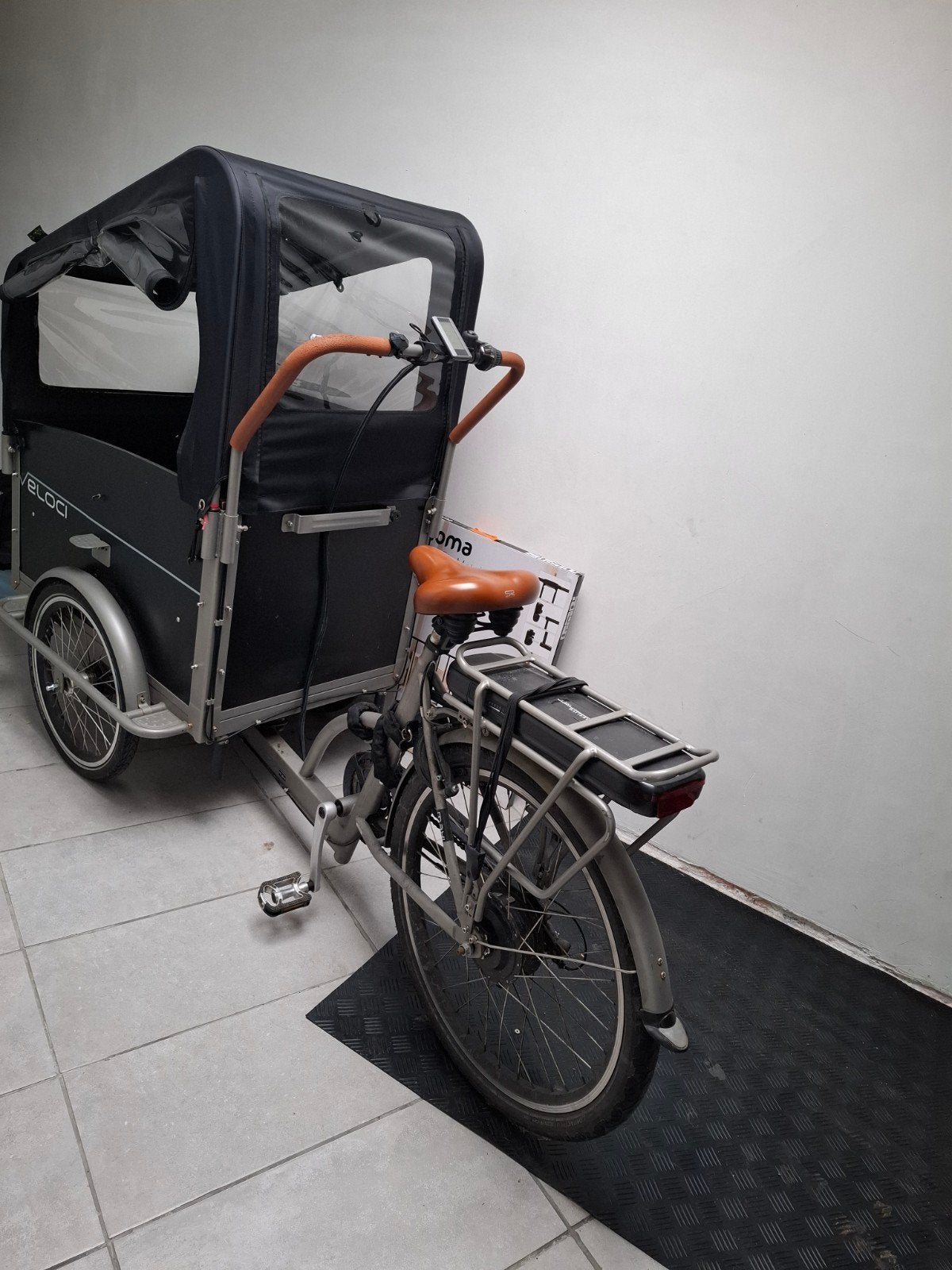 Bakfiets, 4 kinderen of meer, Elektrisch, Zo goed als nieuw, Ophalen