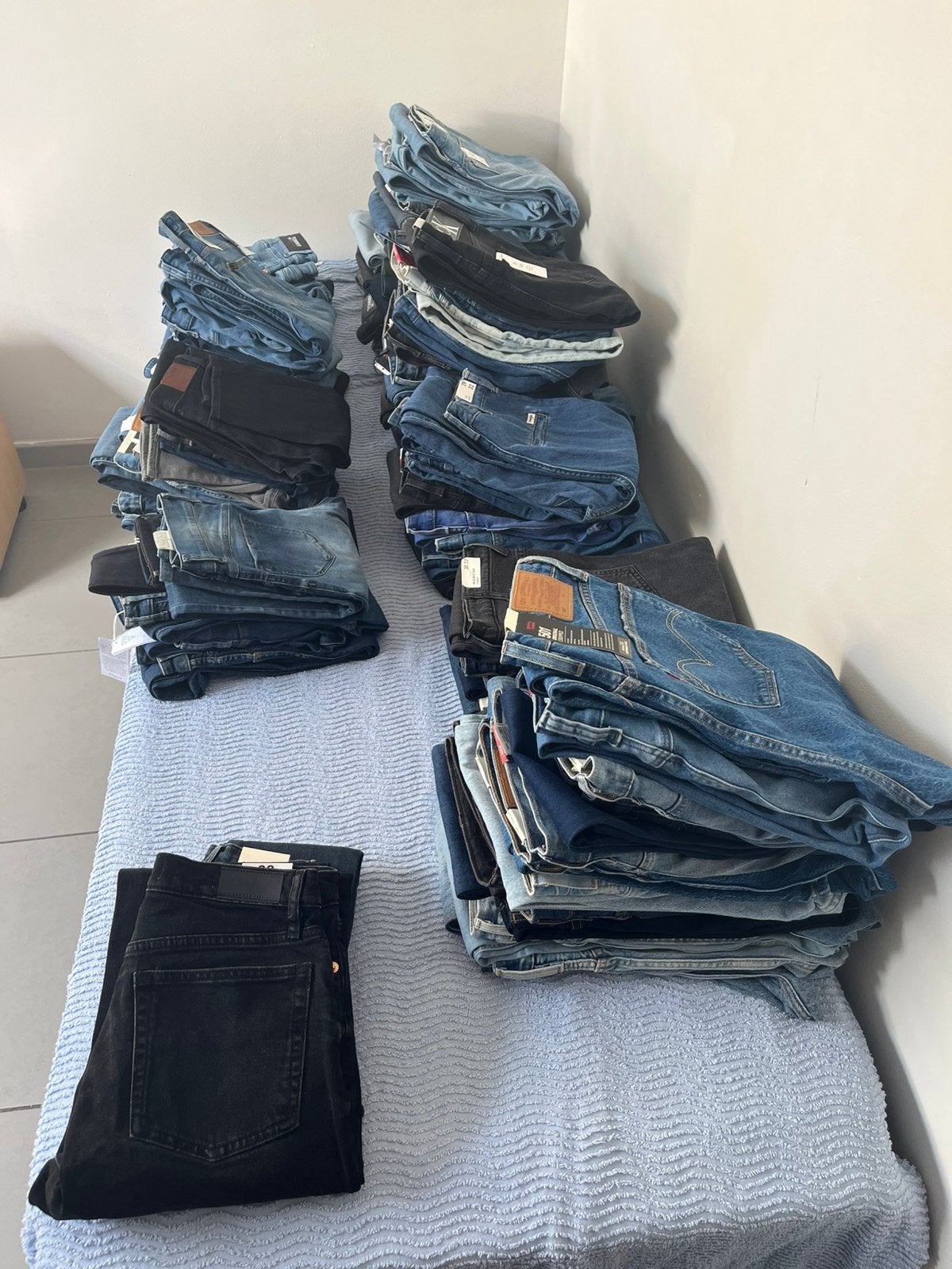 Jeans lot pour femmes 90 pieces, Enlèvement ou Envoi, Comme neuf