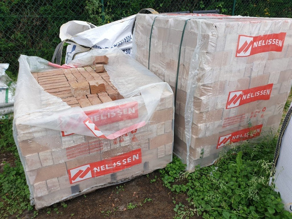 NELISSEN stenen (1,5 pallets) + Metselzand (1 BigBag), Ophalen, Nieuw, Bakstenen