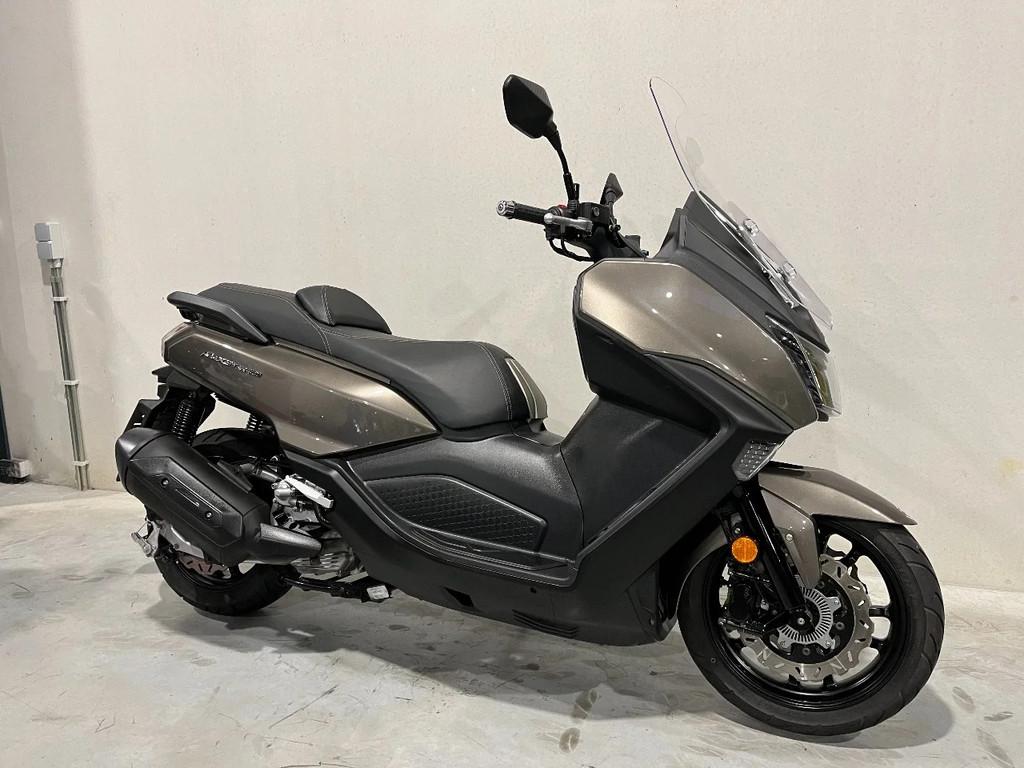 SYM Maxsym 400 BTW (bj 2021), Motoren, Motoren | Overige merken, Bedrijf, Scooter, 12 t/m 35 kW