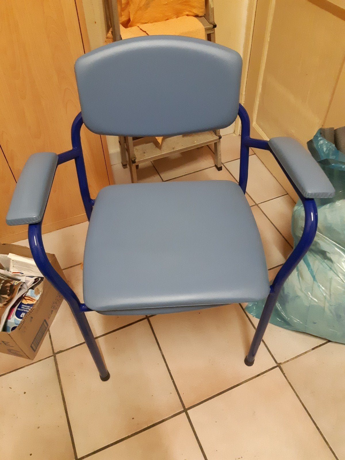 chaise percée  occasion 20 euros, Enlèvement, Utilisé