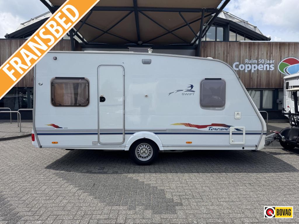 Swift Toscane 450 2003 BRAND 240 TENT!, Caravans en Kamperen, Caravans, tot en met 4, 750 - 1000 kg, Rondzit, Swift, Lengtebed