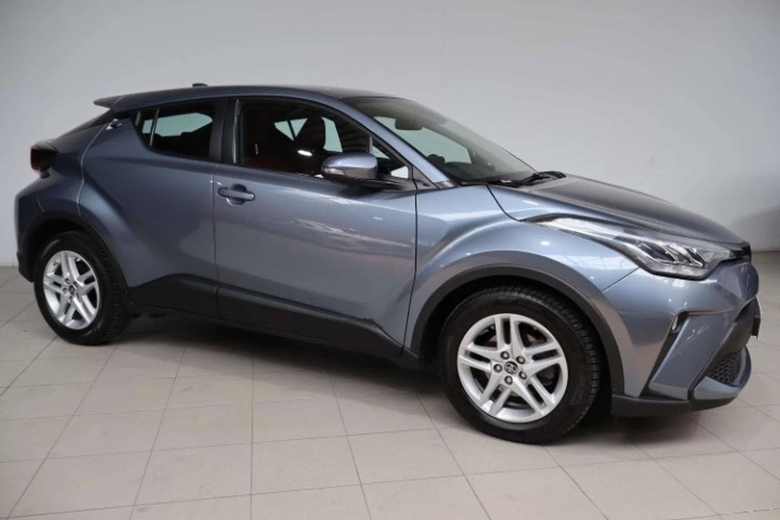 Toyota C-HR C-HR Hybrid 1.8i (automatique), Cuir, Argent ou Gris, Achat, https://public.car-pass.be/vhr/a5e641b9-a180-4e42-98ce-e9f20533b656