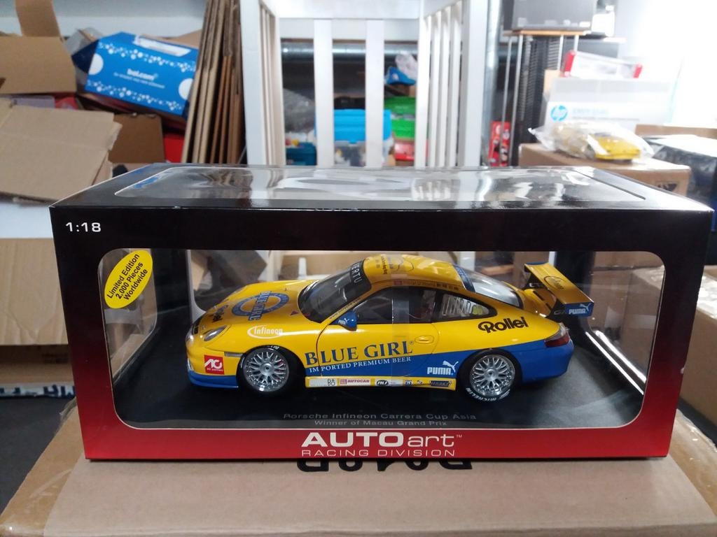 Autoart 1/18 Porsche Infineon Carrera Cup Asia Winner, Hobby en Vrije tijd, Ophalen of Verzenden, Zo goed als nieuw, Auto, Autoart