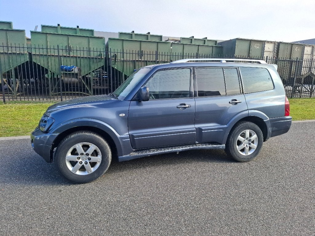 mitsubishi pajero 3.2 (export), Auto's, Mitsubishi, Automaat, 2810 kg, 4 cilinders, Blauw