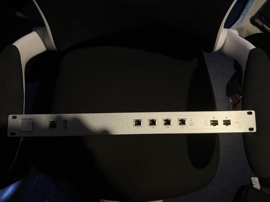 Unifi USG-PRO-4, Ophalen of Verzenden, Zo goed als nieuw, Router, Ubiquiti Unifi