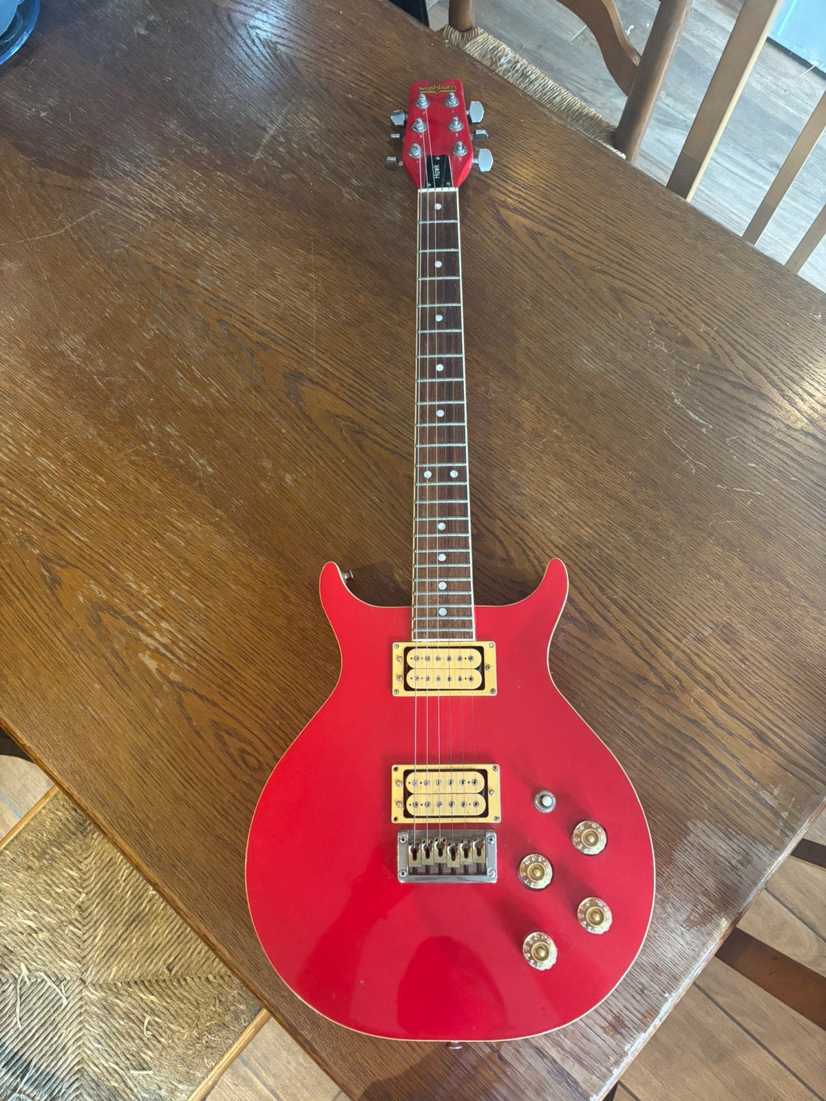 Washburn hawk cerise 80’s wing series, Muziek en Instrumenten, Snaarinstrumenten | Gitaren | Elektrisch, Ophalen, Gebruikt, Overige merken