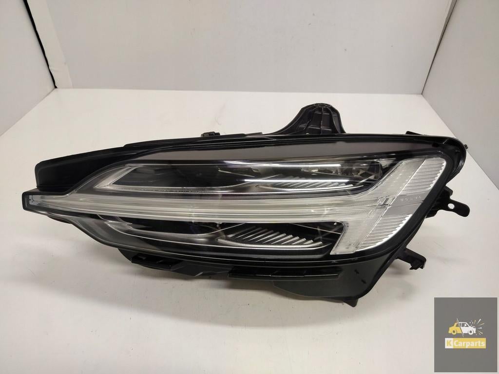 Volvo S60 III Lift V60 III Lift MID LED-lamp links Ideaal, Gebruikt, Gunnar Engellaus vag 8
405 31  Gothenburg, SE, Info@volvocars.com