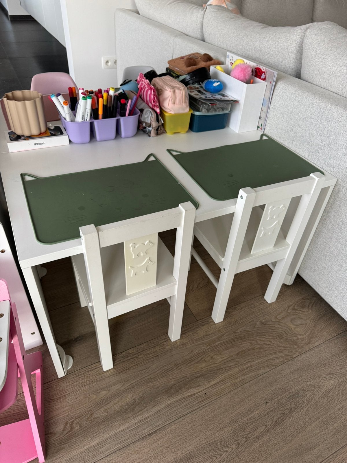 Ikea - tafeltje/bureau met 2 stoeltjes, Kinderen en Baby's, Ophalen, Gebruikt, Tafel(s) en Stoel(en)