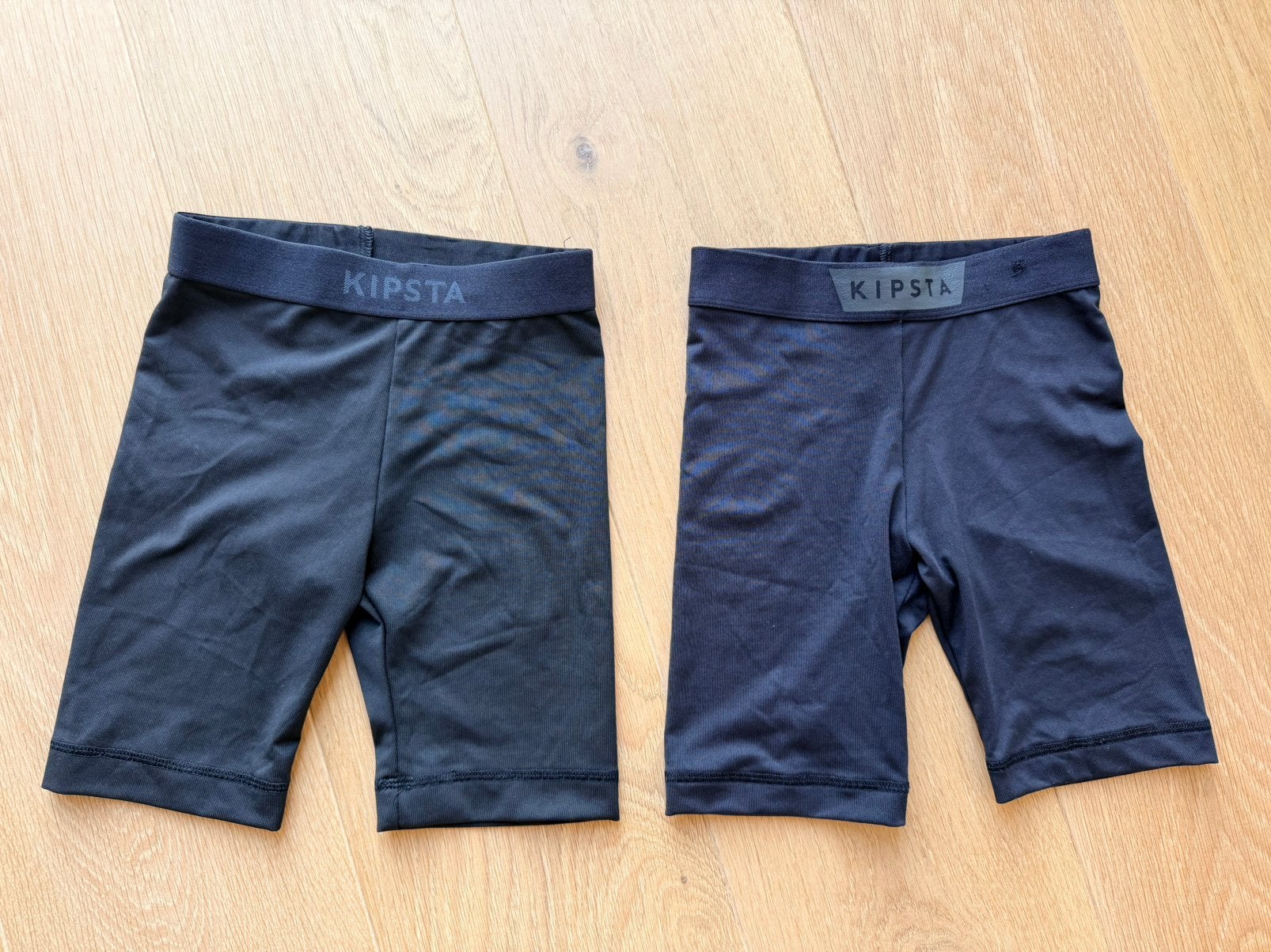 Set van 2 thermische korte broeken maat 128 - 134 van Kipsta, Ophalen of Verzenden, Zo goed als nieuw, Jongen of Meisje, Sport- of Zwemkleding