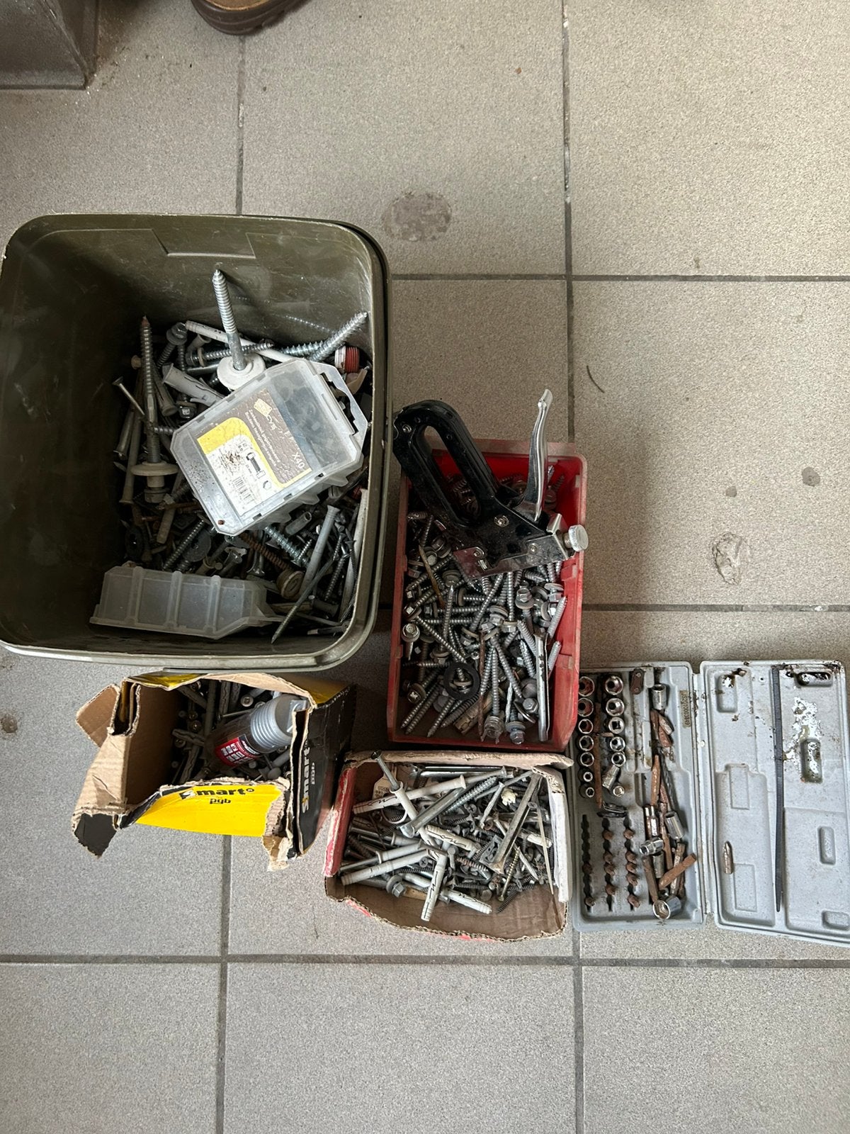 Gros lot visserie, chevilles, boulons + douilles et outils, Bricolage & Construction, Enlèvement, Comme neuf, Chevilles
