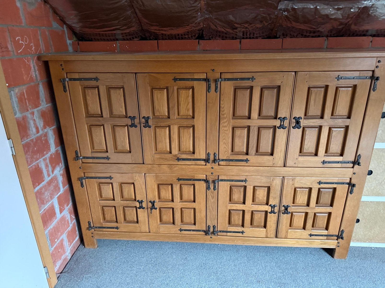 Armoire de rangement/meuble de bar robuste en chêne massif —, Maison & Meubles, Armoires | Buffets, Chêne, Enlèvement