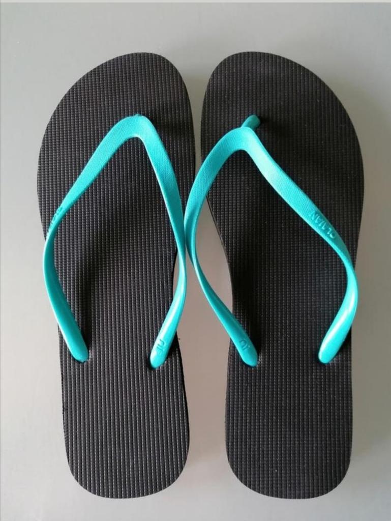 Splinternieuwe badslippers maat 41 /42., Kleding | Heren, Badmode en Zwemkleding, Ophalen