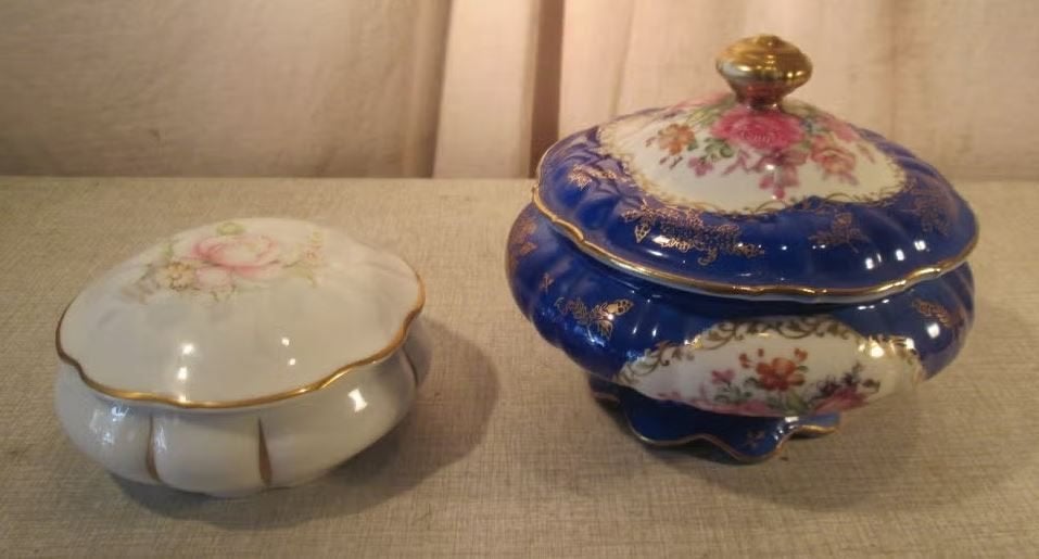 2 Mooie Oude Porseleine Potjes met deksel, Ophalen of Verzenden