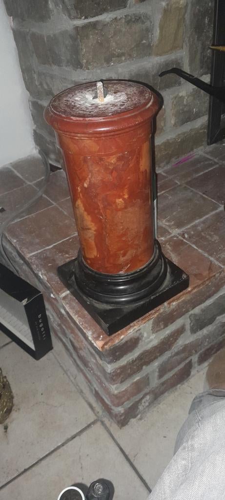 Collone en marbre, Enlèvement, Rouge