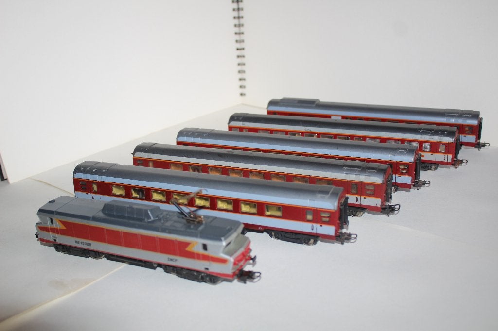 lima ho loco SNCF BB 15008 ref 8045 + 5 voitures sncf, Hobby & Loisirs créatifs, Enlèvement ou Envoi, Locomotive, Lima, Courant continu