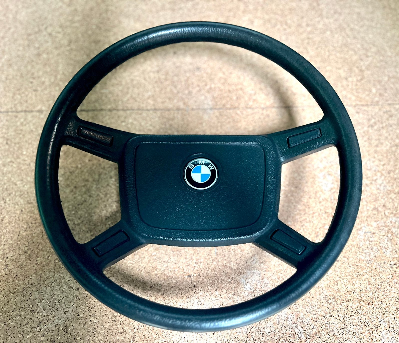 Volant BMW, Enlèvement, BMW