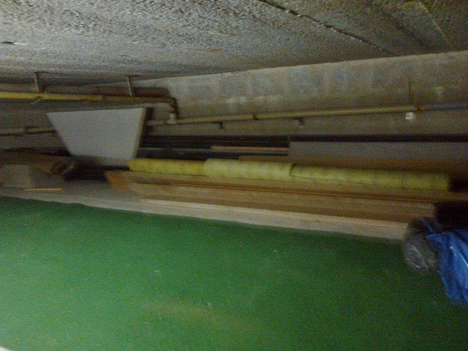 tuyaux d'eau et tapis mur à mur - bois, 60 à 80 mm, 2 à 4 mètres, PVC, Enlèvement
