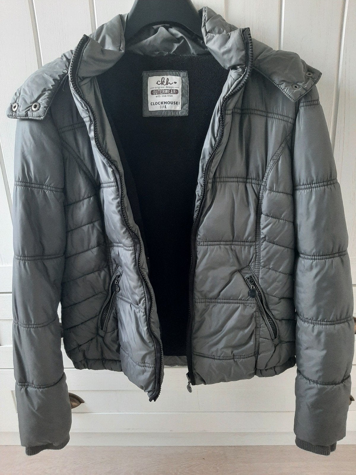 Doudoune courte avec capuche, Enlèvement, Comme neuf, Taille 38/40 (M), Gris