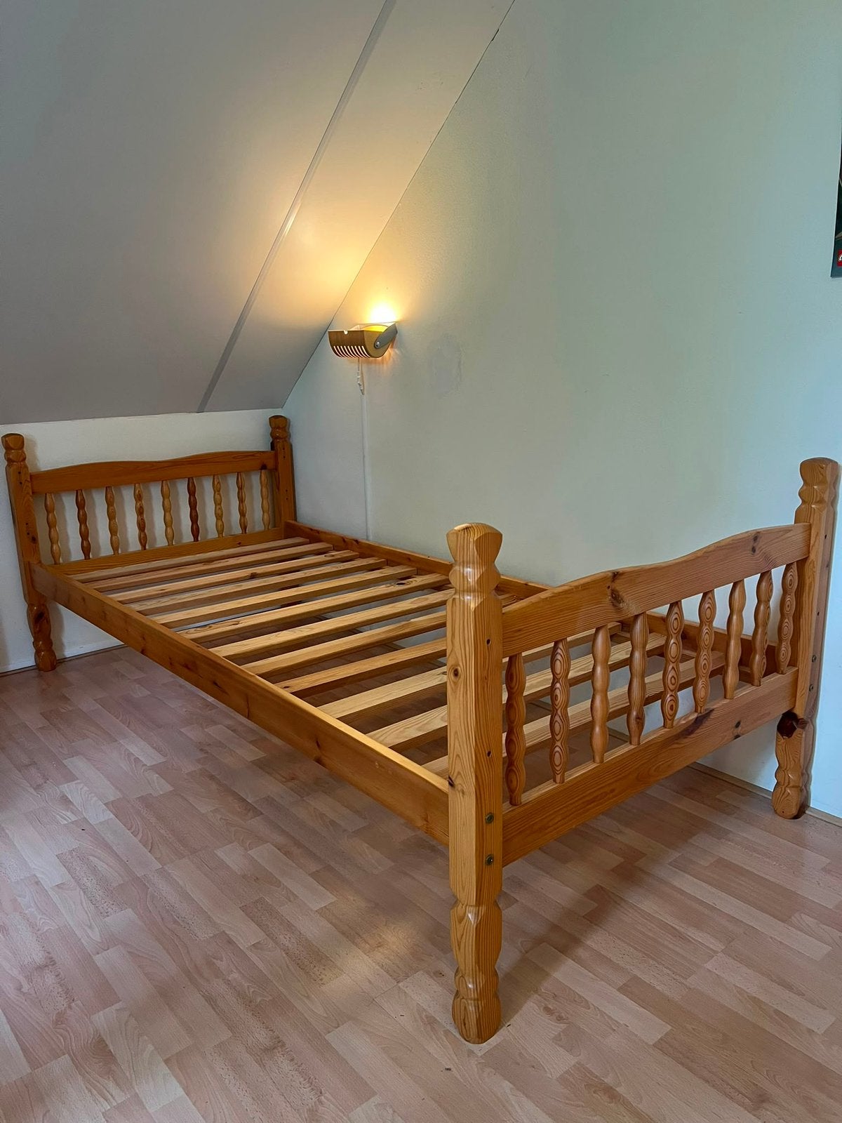 Eenvoudig eenpersoonsbed in hout, met matras, Ophalen, Gebruikt, 90 cm, Chalet