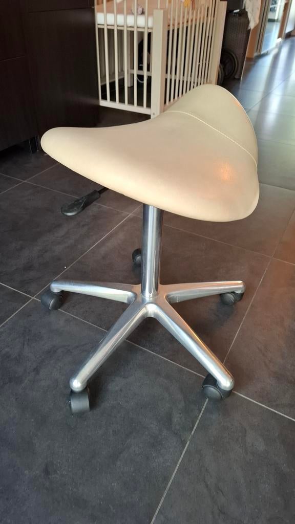 Zadelstoel beige leer, Huis en Inrichting, Ophalen, In hoogte verstelbaar, Gebruikt, Overige materialen