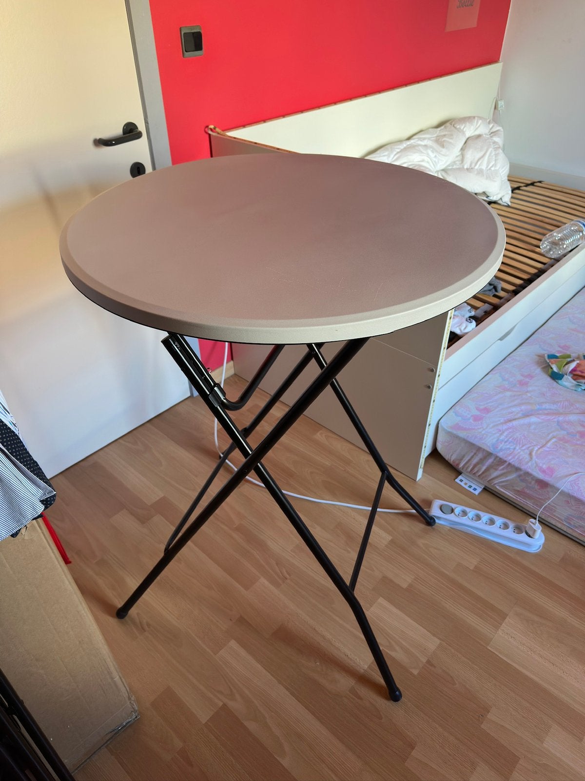 3 tables de fête, utilisées une fois pour le mariage, Enlèvement, Comme neuf