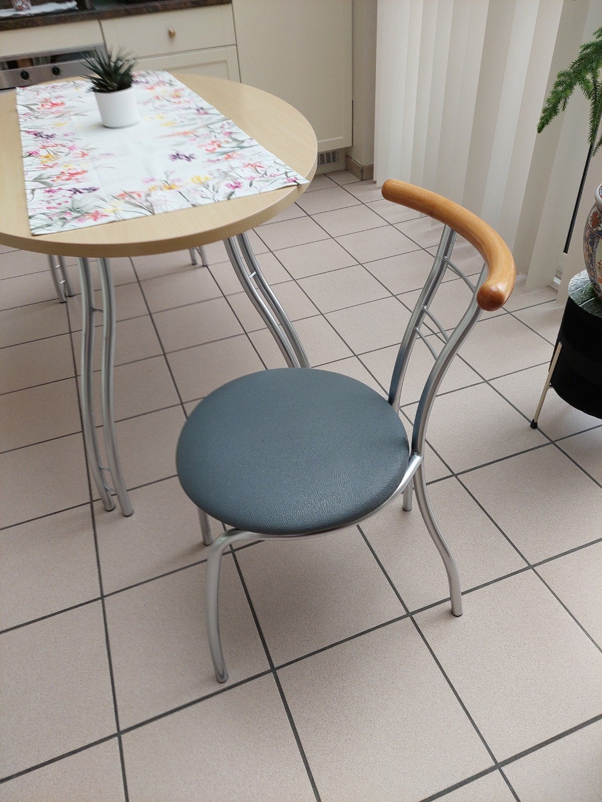 Design keukentafel en 6 stoelen, Ophalen, Zo goed als nieuw