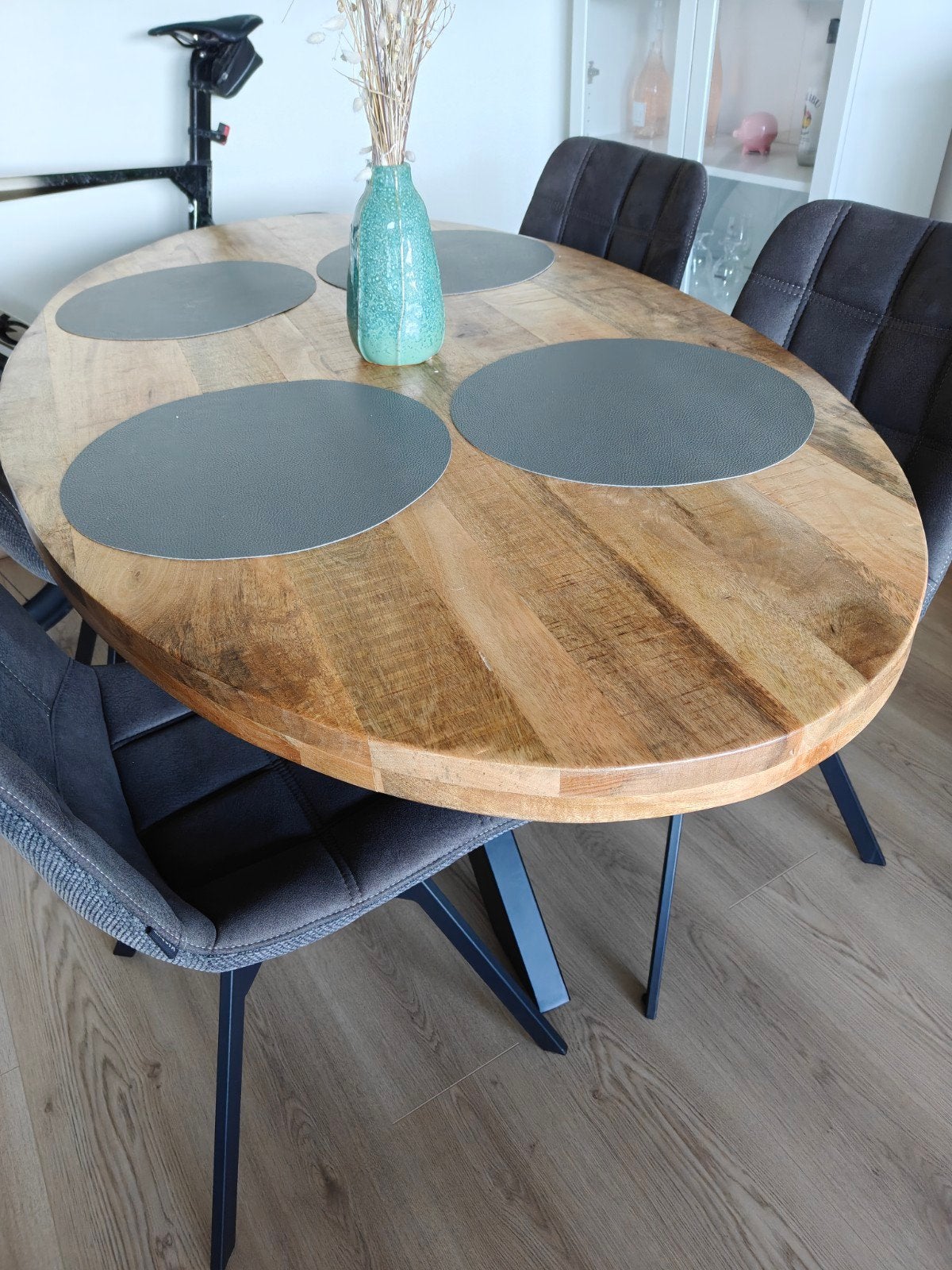 Eiken tafel, Enlèvement ou Envoi