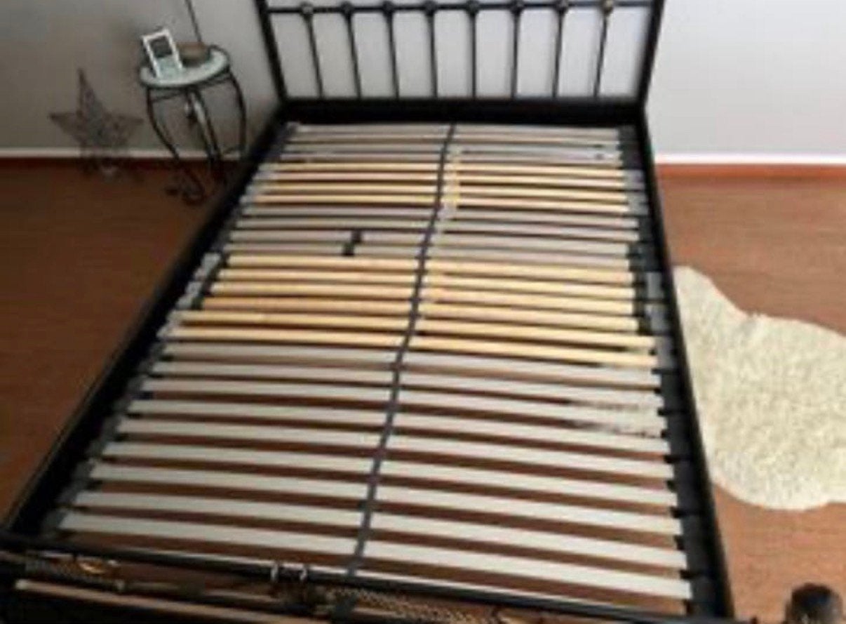Bed bestaande uit 2 lattenbodems 140 cm/200 cm nieuw, Ophalen
