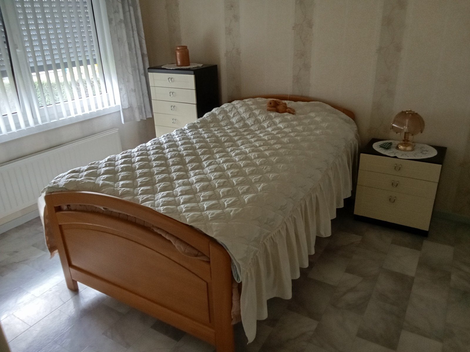 éénpersoonsbed met nachtkastjes, Enlèvement