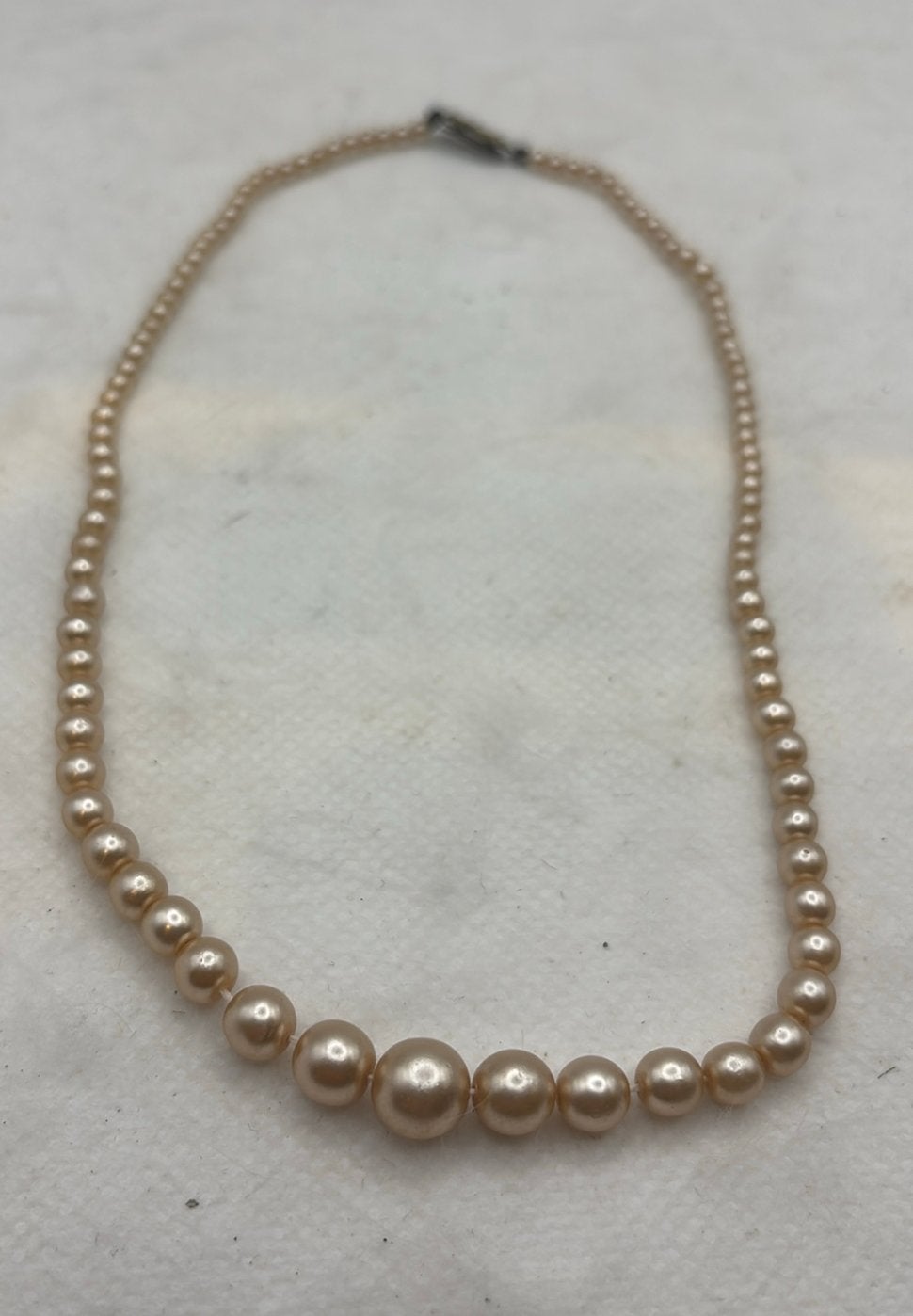 Faux Pearl Necklace – Rhinestone Clasp Cream Pearl Necklace, Ophalen of Verzenden, Zo goed als nieuw, Goud, Goud