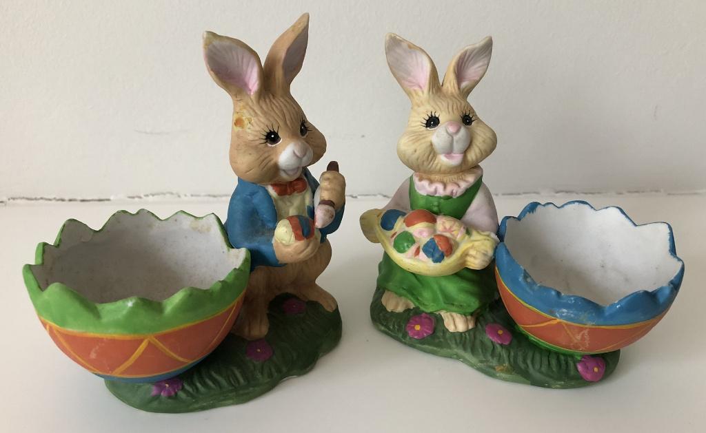 Konijn koppeltje met eierdopje - in biscuit, Ophalen of Verzenden, Zo goed als nieuw