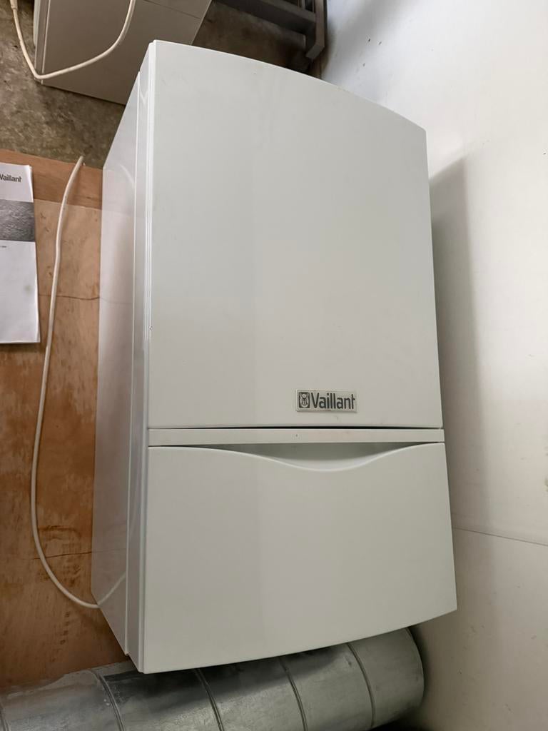 Vaillant ecoTEC Plus condensatieketel + thermostaat, Ophalen, Zo goed als nieuw, Aardgas