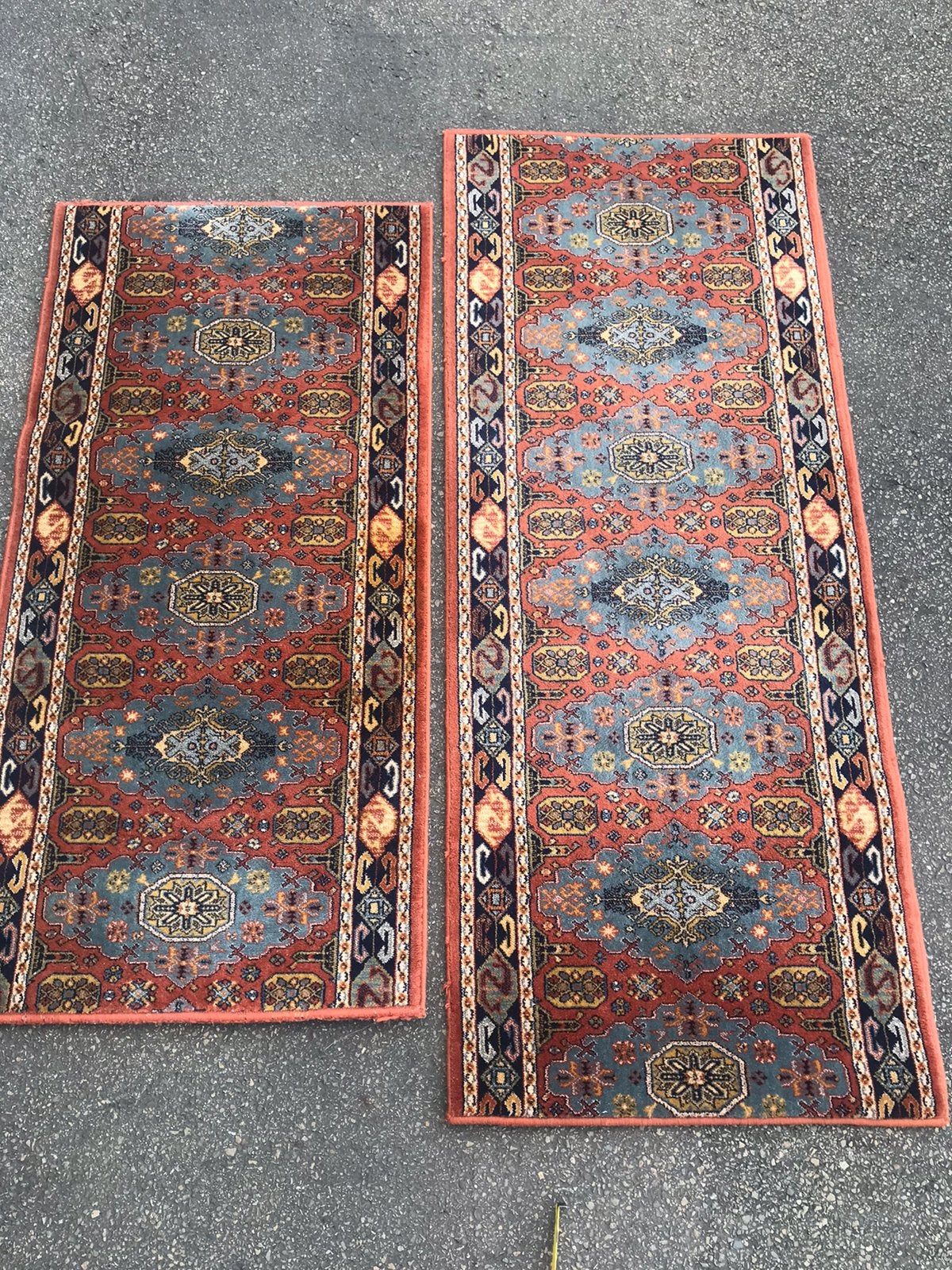 2 tapijtjes, Huis en Inrichting, Stoffering | Tapijten en Vloerkleden, Ophalen, Gebruikt, 100 tot 150 cm, Blauw