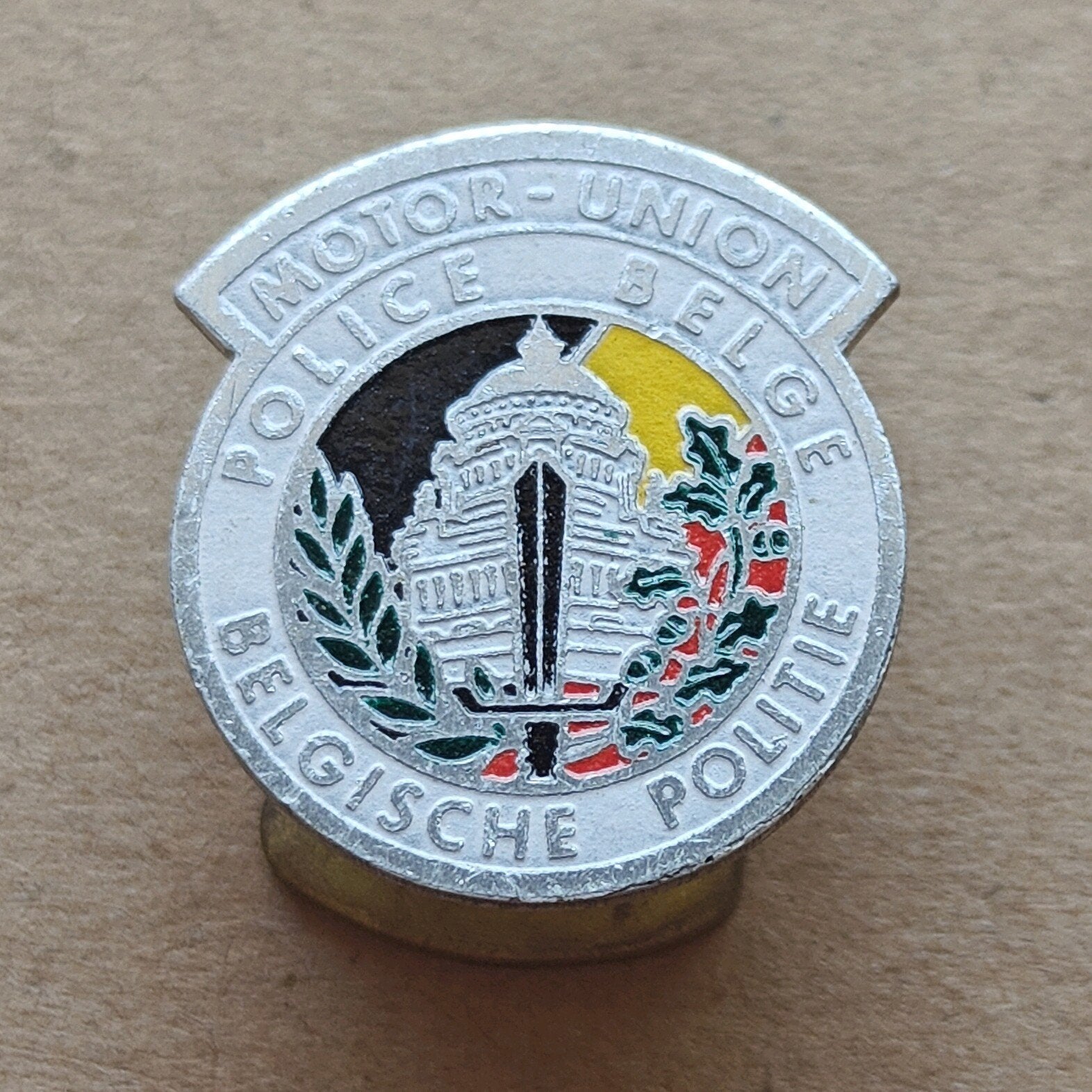 Knoopsgat pin Belgische Politie Motorunie, Verzamelen, Ophalen of Verzenden, Gebruikt, Transport, Button