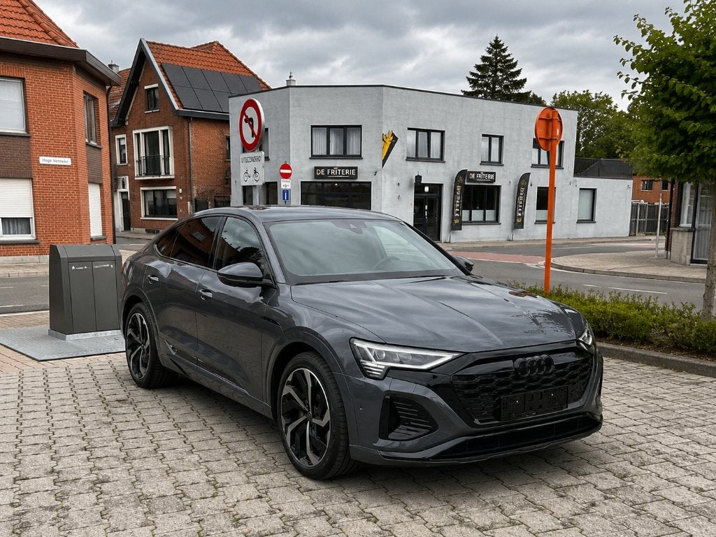 Audi Q8 Etron Sportback 2x S Line ( Nieuw Model !! ) 2025, Auto's, Automaat, Zwart, Lane Keeping Assist, Q8 e-tron