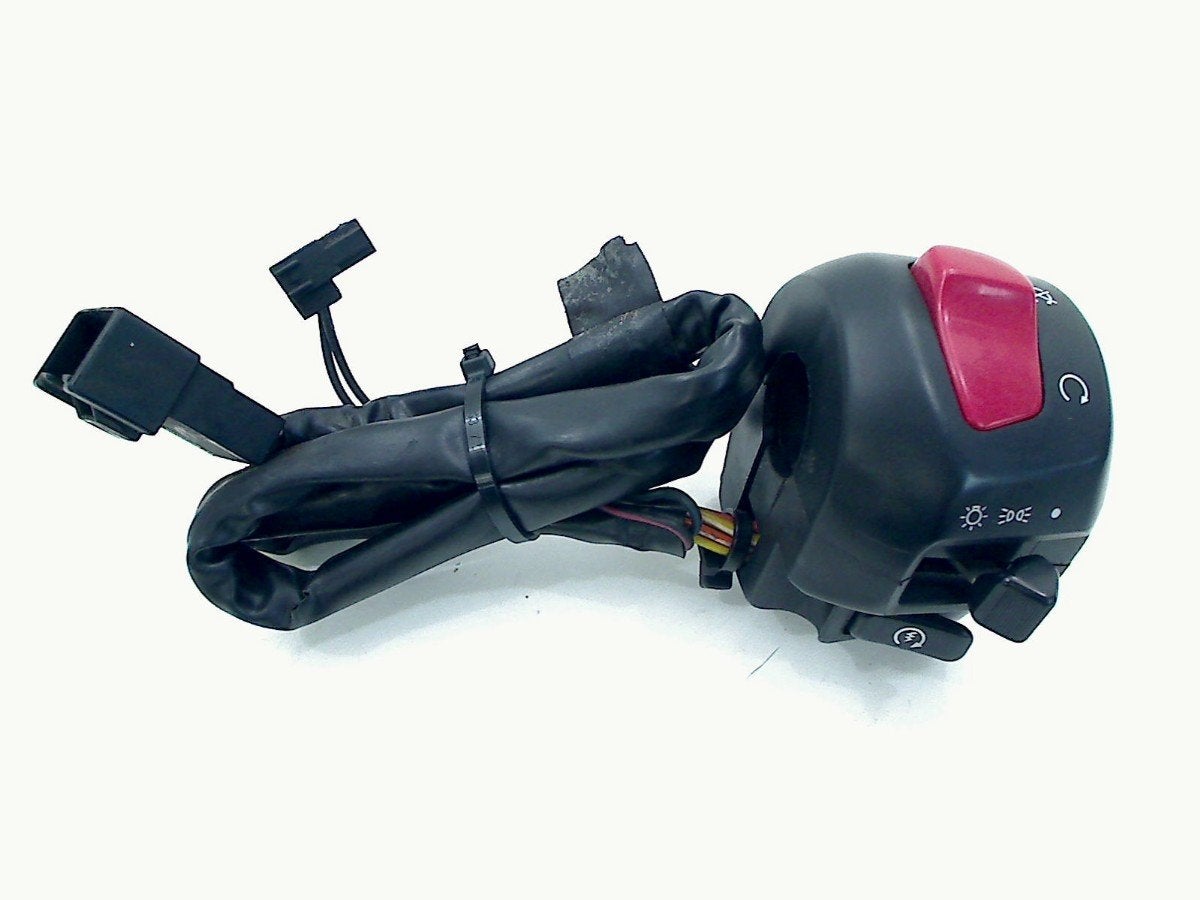 COMMUTATEUR DROIT GSF 600 Bandit 2000-2004 (GSF600 MK2), Dhr. S. di Majo, Utilisé, Info@cama-motorparts.nl, P.J. Troelstraweg 8 8
3144 CX  MAASSLUIS, NL