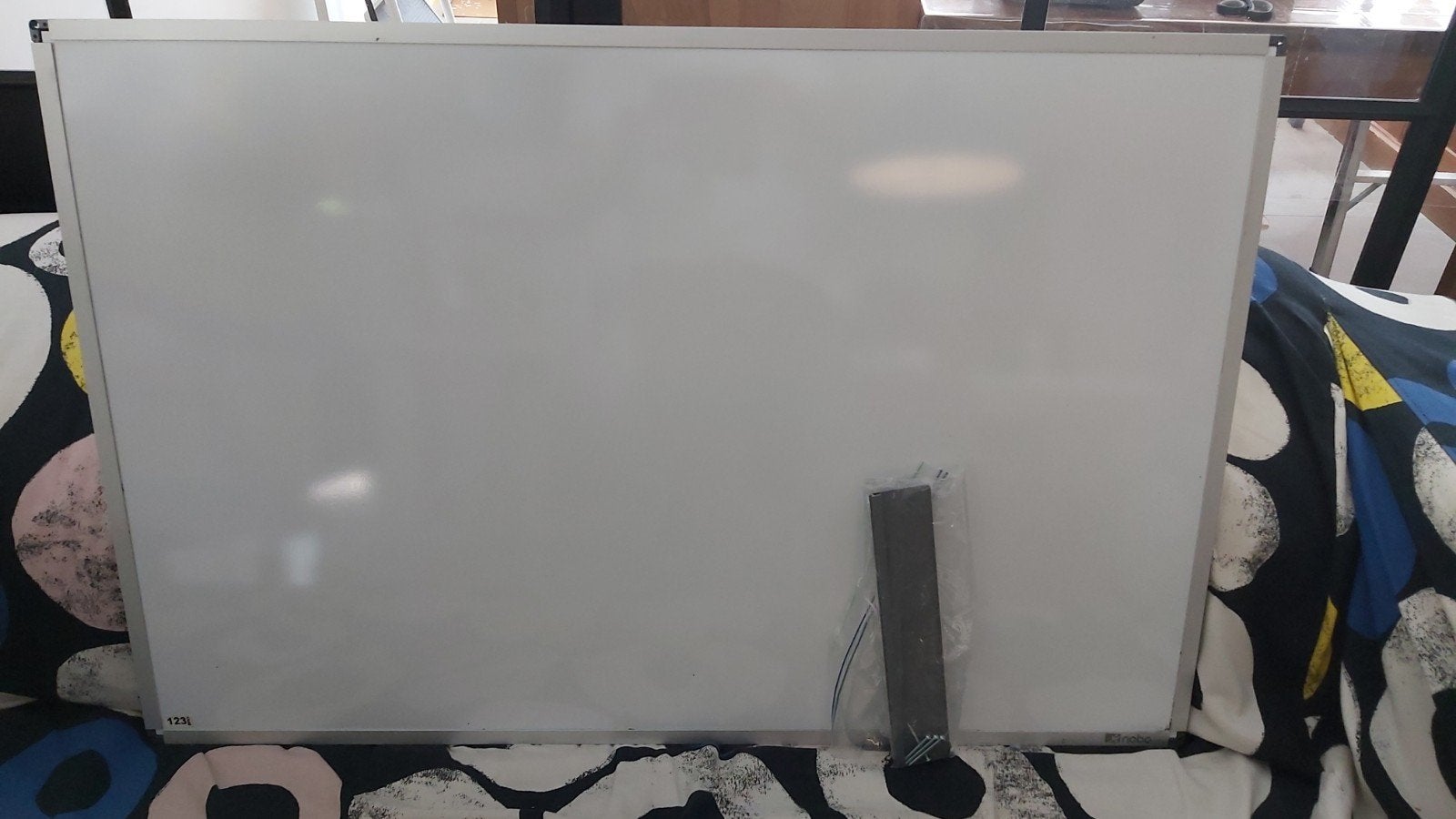 NOBO MAGNETISCH WHITEBOARD 90 X 60 CM, Ophalen, Zo goed als nieuw, Whiteboard