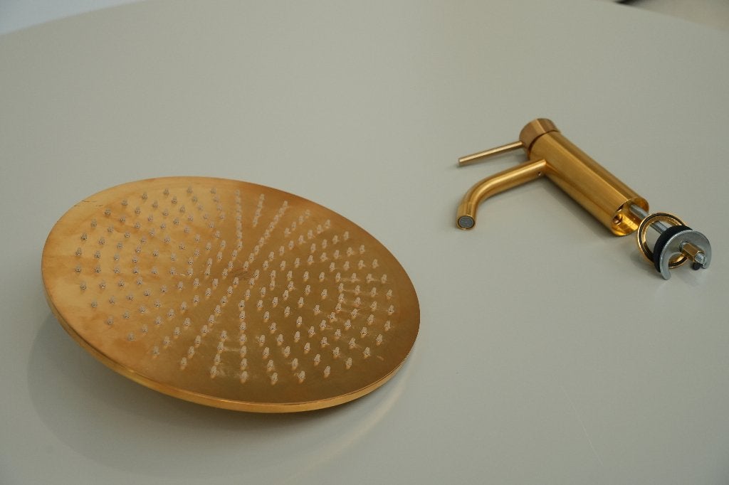 Goudkleurige regendouchekop en wastafelkraan, Enlèvement, Comme neuf, Chrome, Robinet