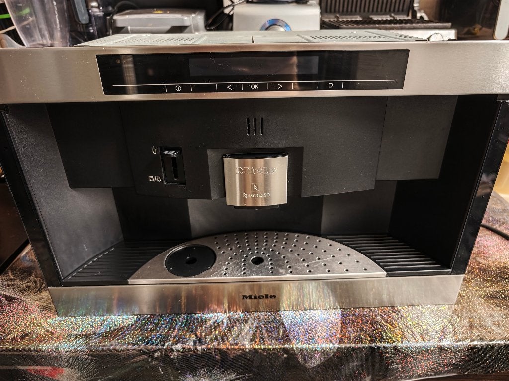 Machine à café encastrée de luxe Miele + tiroir-réchaud, Réservoir d'eau amovible, Dosettes et capsules de café, Comme neuf, Enlèvement