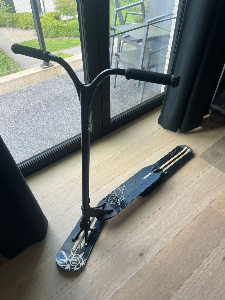 Eretic - Snow Scooter, Sport en Fitness, Overige Sport en Fitness, Ophalen, Zo goed als nieuw