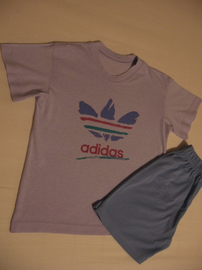 Lichtblauw/paars zomerpyjama met Adidasprint, maat 116, Kinderen en Baby's, Kinderkleding | Maat 116, Ophalen of Verzenden, Zo goed als nieuw
